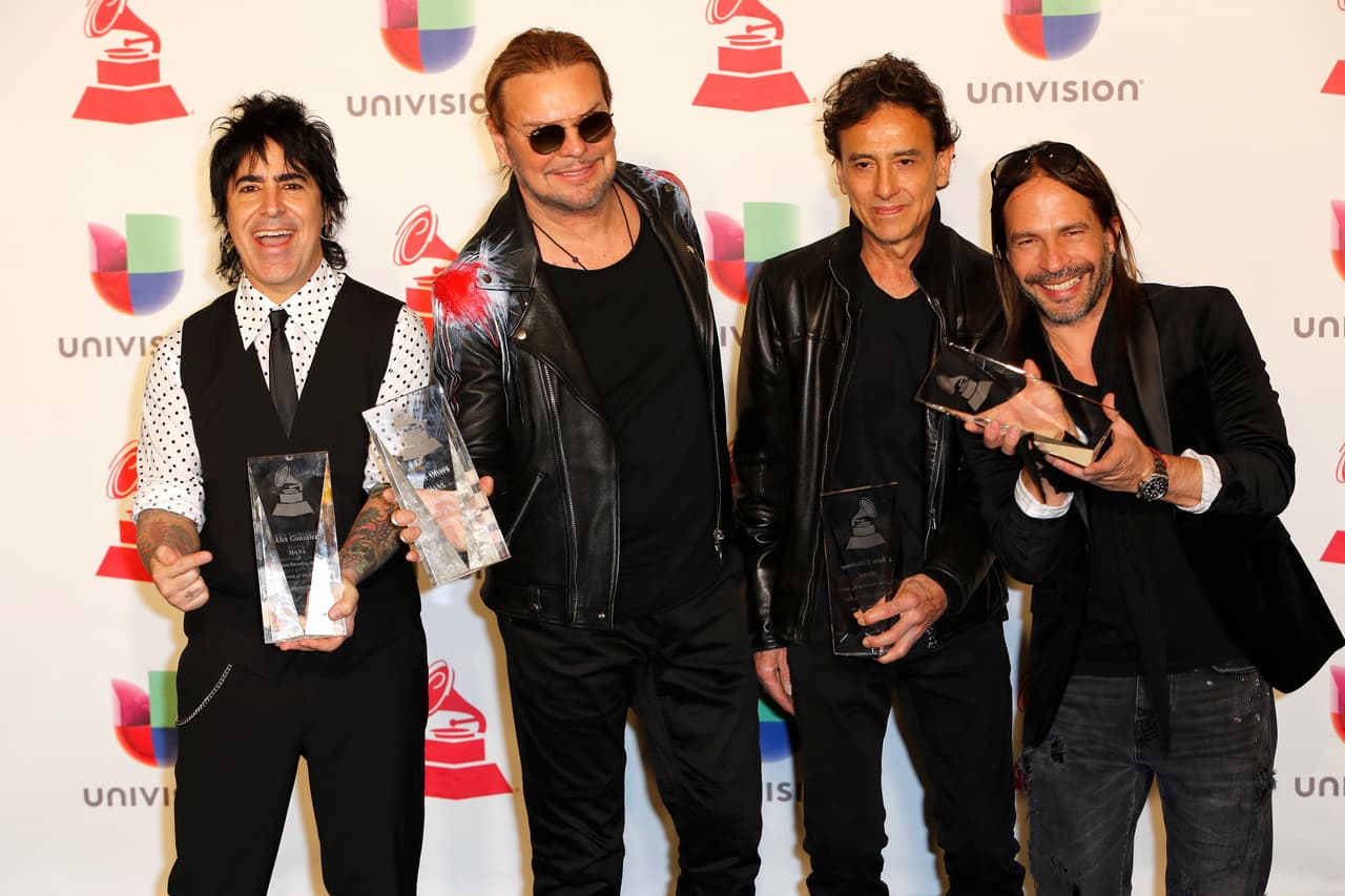 El grupo Maná, integrado por Fernando Olvera, Alejandro González, Sergio Vallín y Juan Calleros, fue demandado por Francisco Zapata Arámbula, quien trabajó con ellos durante 11 años.