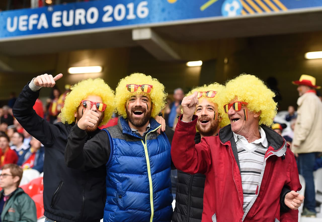 Los fans de Bélgica y Gales desbordaron la pasión en el Estadio de Lille durante los cuartos de final de la Eurocopa. Checa la vibra que lanzaron a sus equipos.