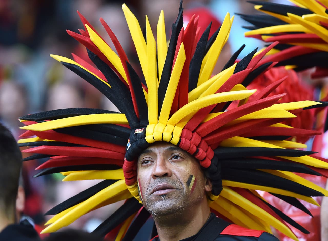 Los fans de Bélgica y Gales desbordaron la pasión en el Estadio de Lille durante los cuartos de final de la Eurocopa. Checa la vibra que lanzaron a sus equipos.