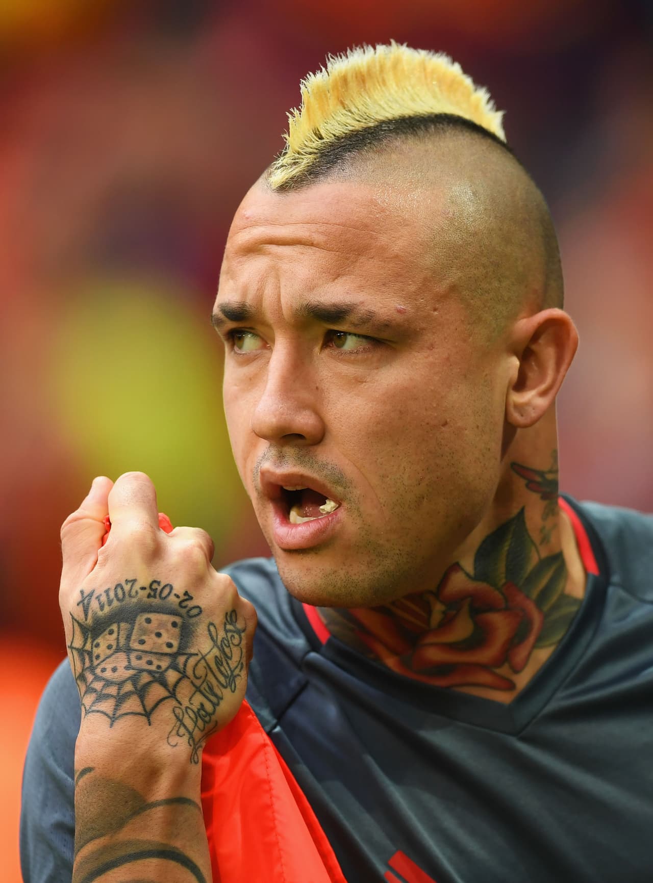 Los fans de Bélgica y Gales desbordaron la pasión en el Estadio de Lille durante los cuartos de final de la Eurocopa. Checa la vibra que lanzaron a sus equipos.