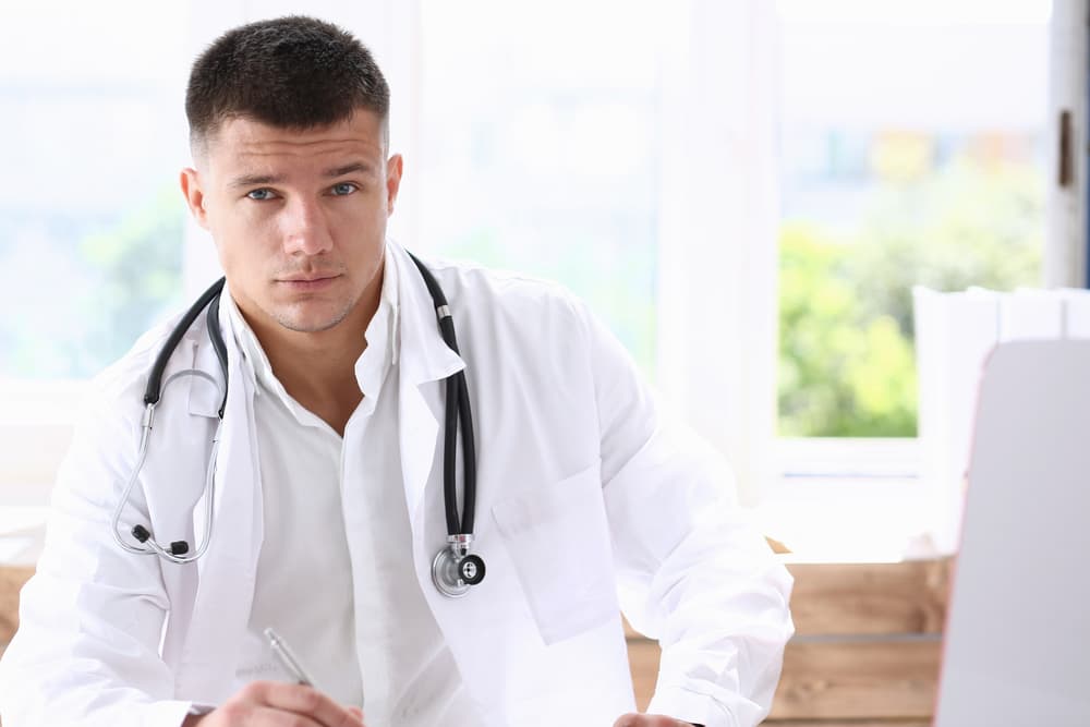 Un aviso, Leo: durante el ciclo de los eclipses en este mes de cumpleaños no pongas a riesgo tu salud. Si una corazonada te indica que no hagas algo, atiéndela, es tu ser interno indicándote lo mejor para ti. Guíate por tu intuición y te ahorrarás muchas visitas al médico.