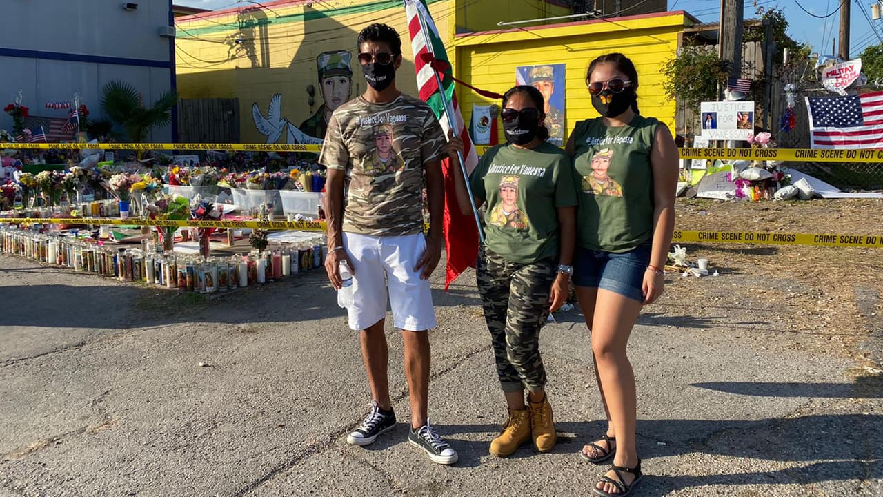 Miguel Ángel García, Geraldine Gil y Ashley Roman. “Queremos justicia para Vanessa y su familia, no es justo como murió”.
