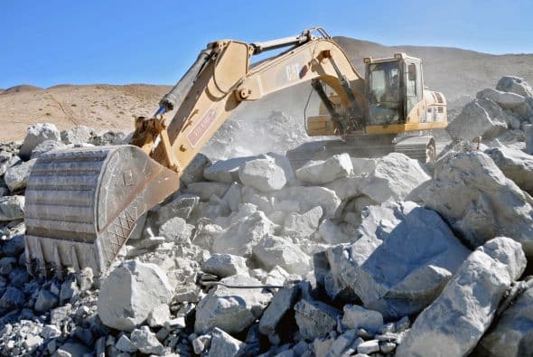 Con una de las tres perforadoras avanzando velozmente y con las autoridades afirmando el martes que en 15 días tendrán todo listo para recibir a los 33 mineros atrapados desde agosto, parecen acortarse las fechas para rescatarlos del fondo del socavón.