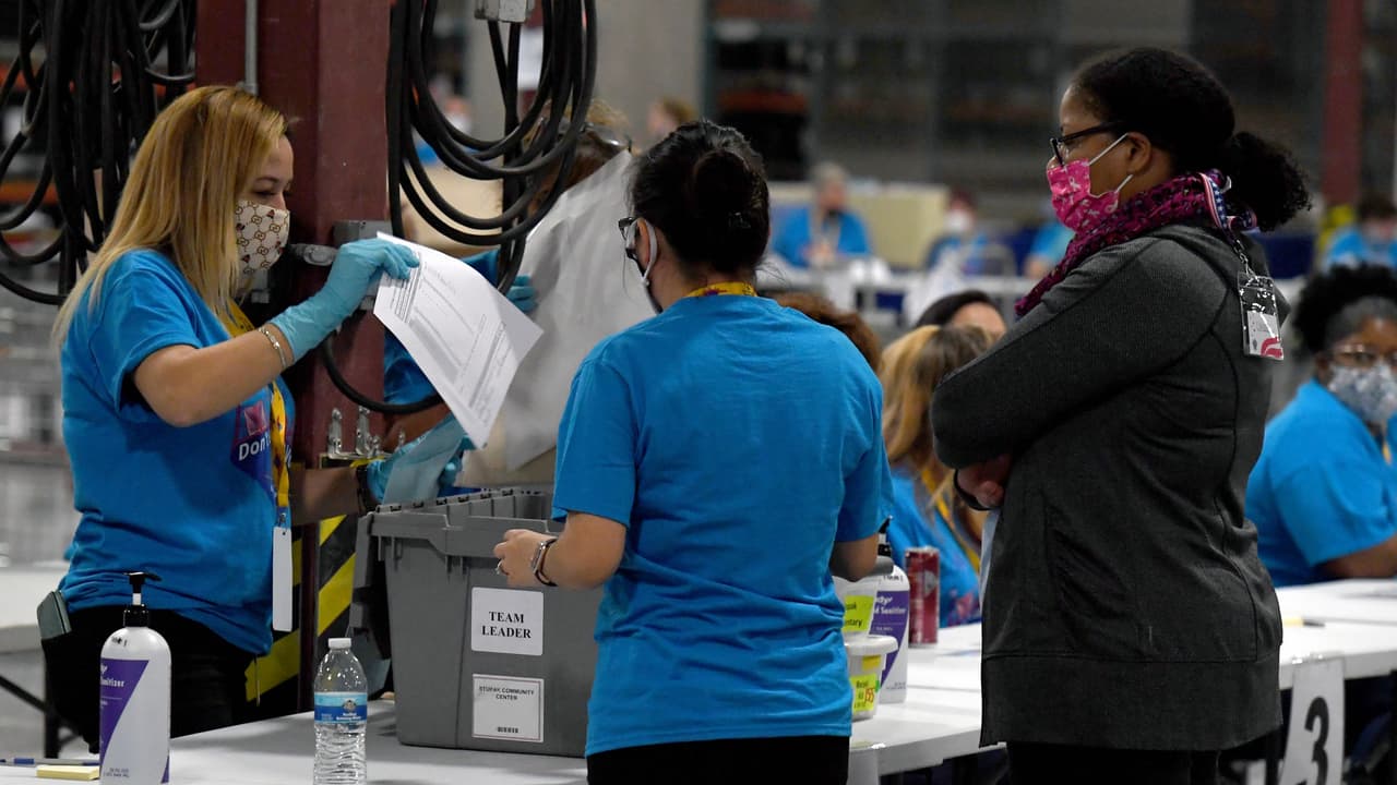 También en Nevada ha habido incidentes y presiones por parte de seguidores de Trump frente a la oficina electoral del condado de Clark. Ante este panorama se ha tenido que reforzar las medidas de seguridad.