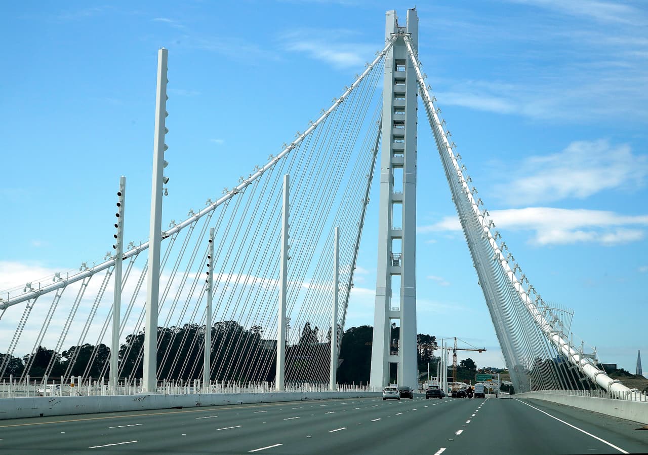 Esto no significa que el traslado por los puentes será gratuito, sino que la medida tiene el objetivo de limitar la exposición de los trabajadores de las casetas de cobro a otras personas que pudieran ser portadoras de coronavirus.