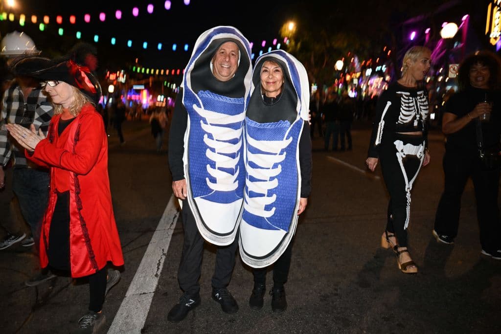 Buena parte de los disfraces dibujaba una sonrisa, como este inseparable par de tenis.