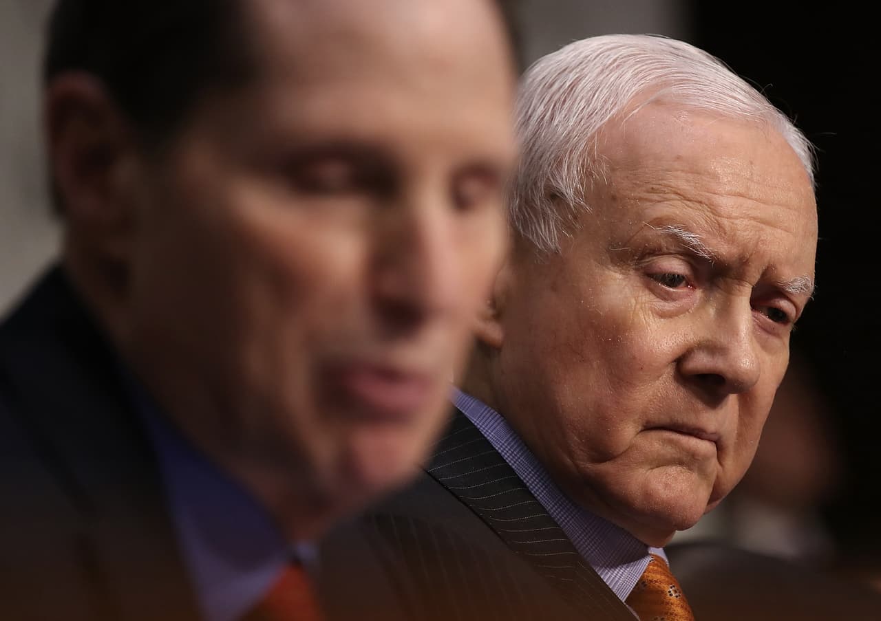 Quienes ganan menos de 75,000 dólares pagarán más impuestos con la reforma del Senado, dice informe no partidista