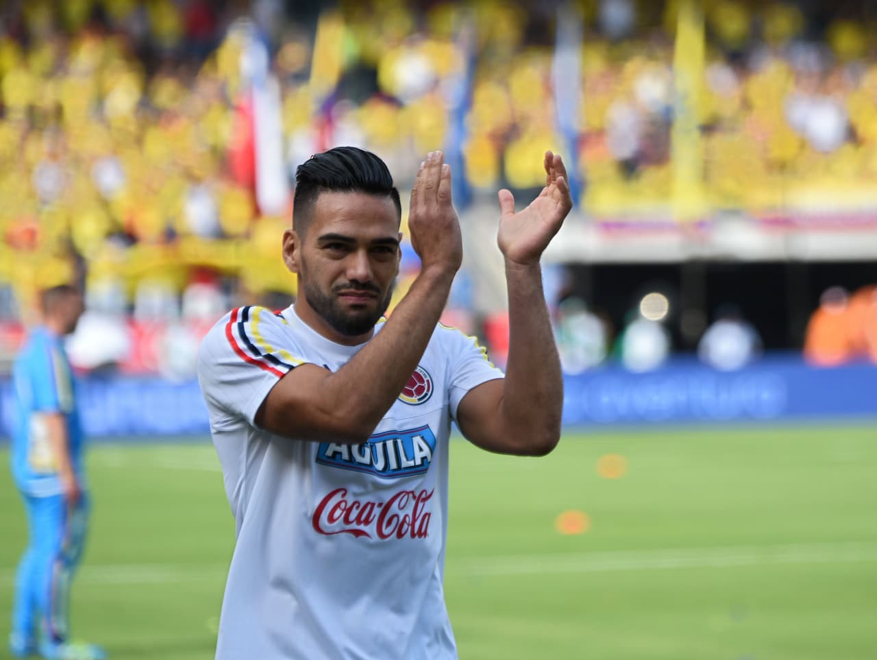 Colombia's Radamel Falcao waves to fans before the start of their WC 2018 qualification football match against Chile in Barranquilla, Colombia, on November 10, 2016. / AFP / LUIS ROBAYO (Photo credit should read LUIS ROBAYO/AFP/Getty Images)