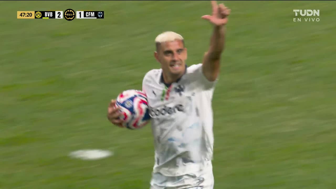 ¡Gol de Rayados! Berterame acorta distancia en el marcador con un cabezazo