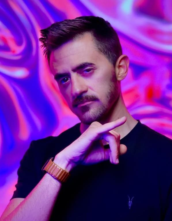 Rob Pinkston continuó con su carrera en la actuación, aunque actualmente consiguió el éxito en la música como el reconocido DJ Pinky.