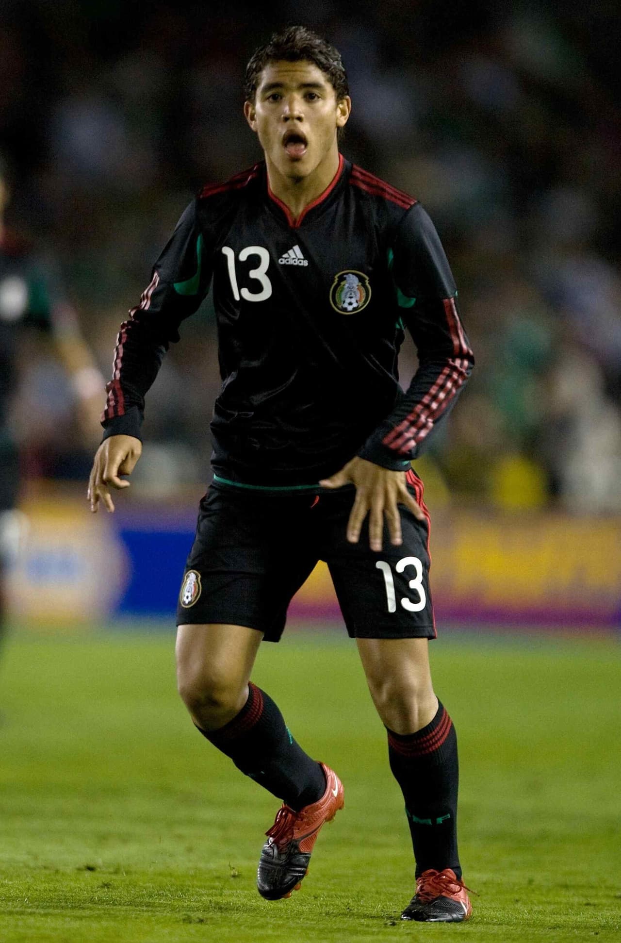El mediocampista mexicano hizo su debut con la selección nacional el 30 de septiembre de 2009 en un partido amistoso frente a Colombia, partido que perdió México 2-1.