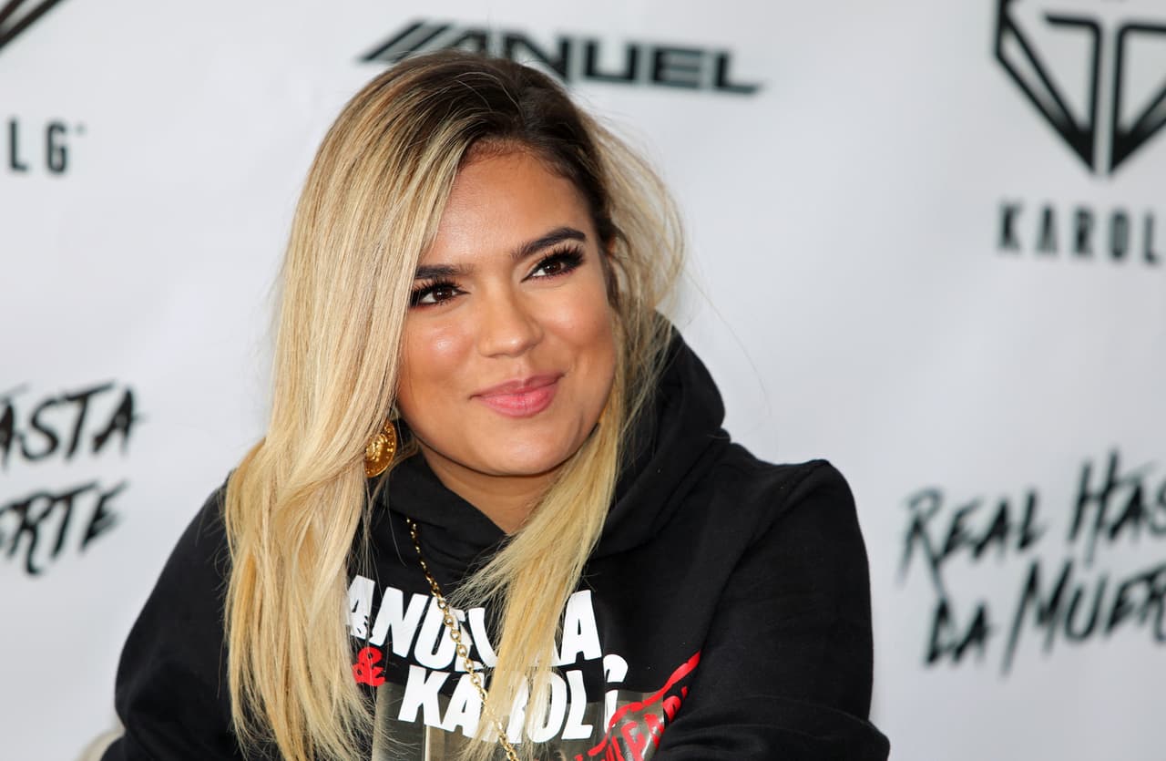 La cantante colombiana 
<b>Karol G</b> compartió este miércoles 
<b><a href="https://www.instagram.com/p/BuaGTeMg0tZ/" target="_blank">una fotografía en su cuenta de Instagram</a></b> que confundió a algunos de sus más de 14 millones de seguidores.