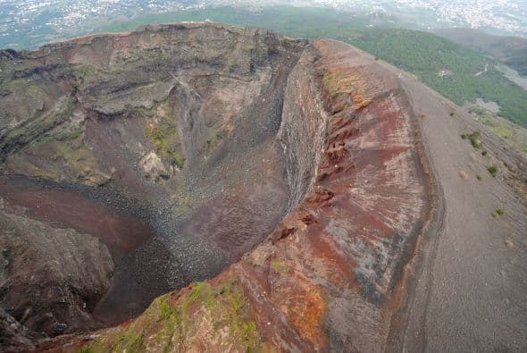 Nostradamos aseguró que a finales del 2015 el Monte Vesubio, en Italia, tendrá una fuerte erupción que dejará en completa oscuridad a la región.