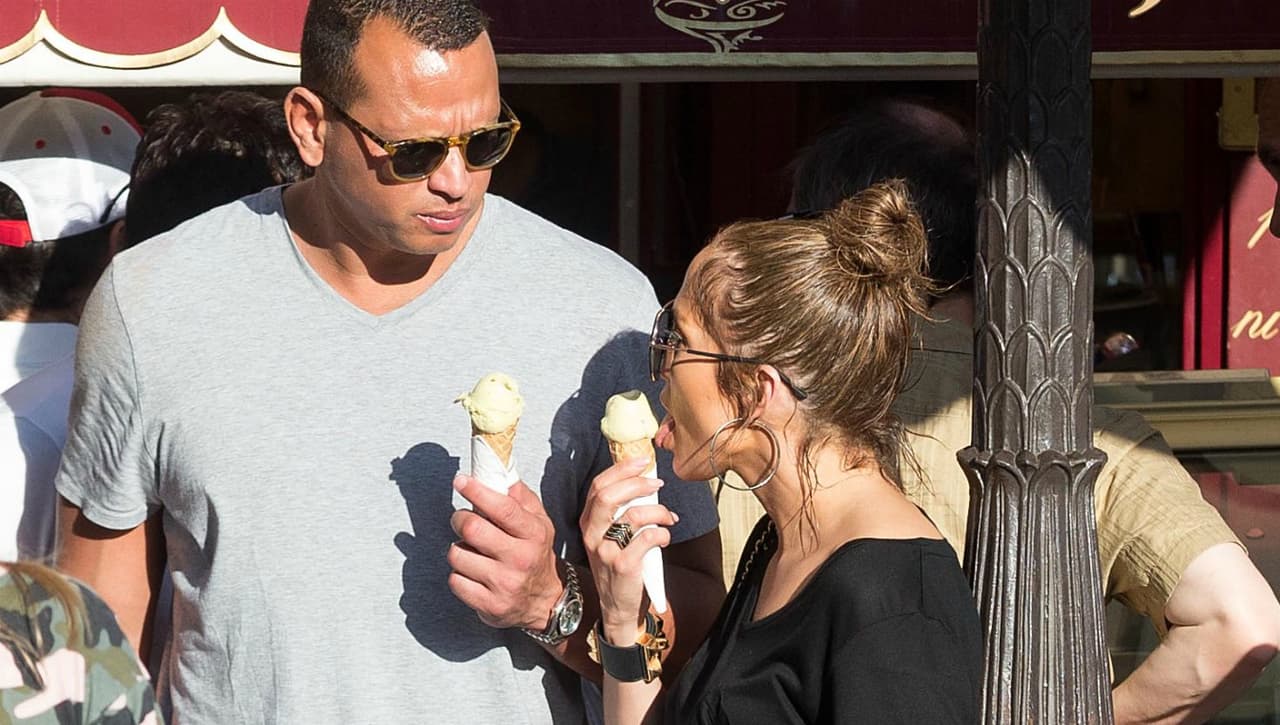 ¿Y esa cara Alex? Jennifer López está haciendo lo posible para evitar un embarre.