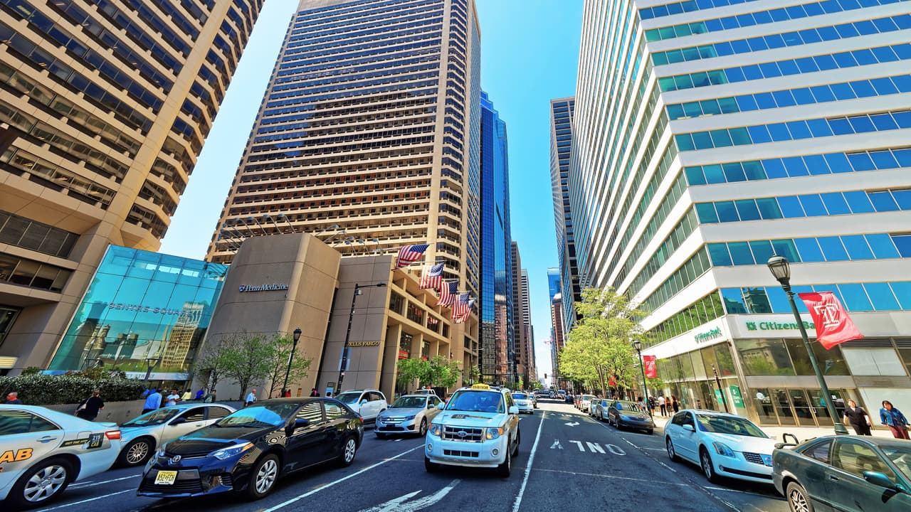 <h3 class="cms-h3-H3">4. Filadelfia, Pensilvania</h3>
<br>Costo de propiedad y mantenimiento: 
<b>84</b>
<br>Tráfico e infraestructura: 
<b>89</b>
<br>Seguridad: 
<b>91</b>
<br>Acceso a vehículos y a su mantenimiento: 
<b>37</b>
<br>Dato curioso: 
<b>Filadelfia es la quinta ciudad de EEUU con la mayor posibilidad de tener un accidente de transito.</b>