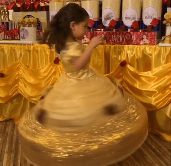 El 29 de marzo, la actriz celebró los cuatro años de Jacky, su primera hija con Martín Fuentes. La fiesta de la mayor de sus hijas estuvo basada en el personaje de 'Bella', una de las princesas de Disney. A través des redes, la artista compartió un 'boomerang' para dar cuenta de ello.