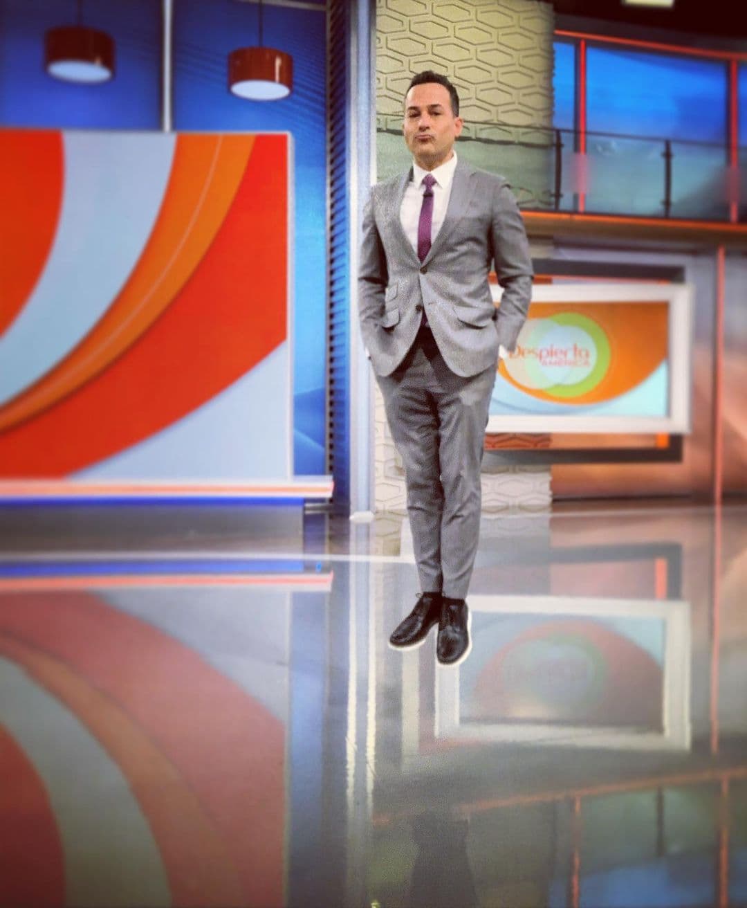 Y luego, ¿por qué no? 'levitar' un rato en el estudio. O al menos eso parece.