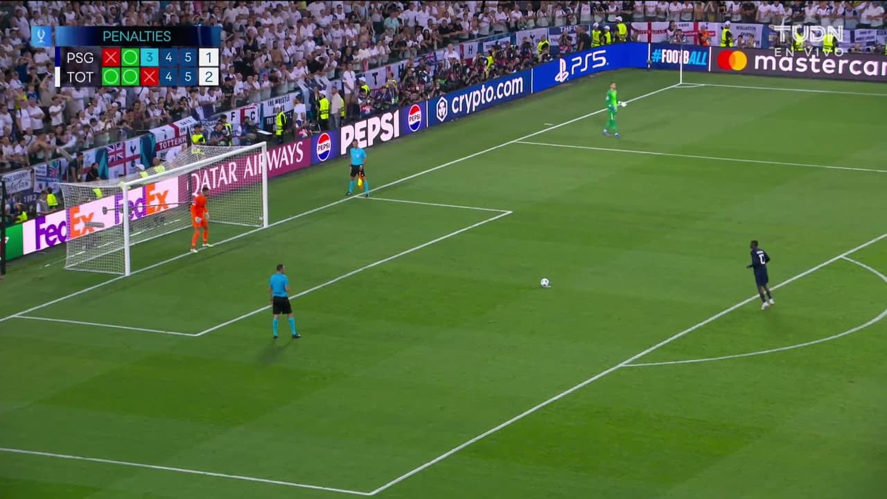 ¡GOL!  anota para Paris Saint-Germain. Ousmane Dembélé