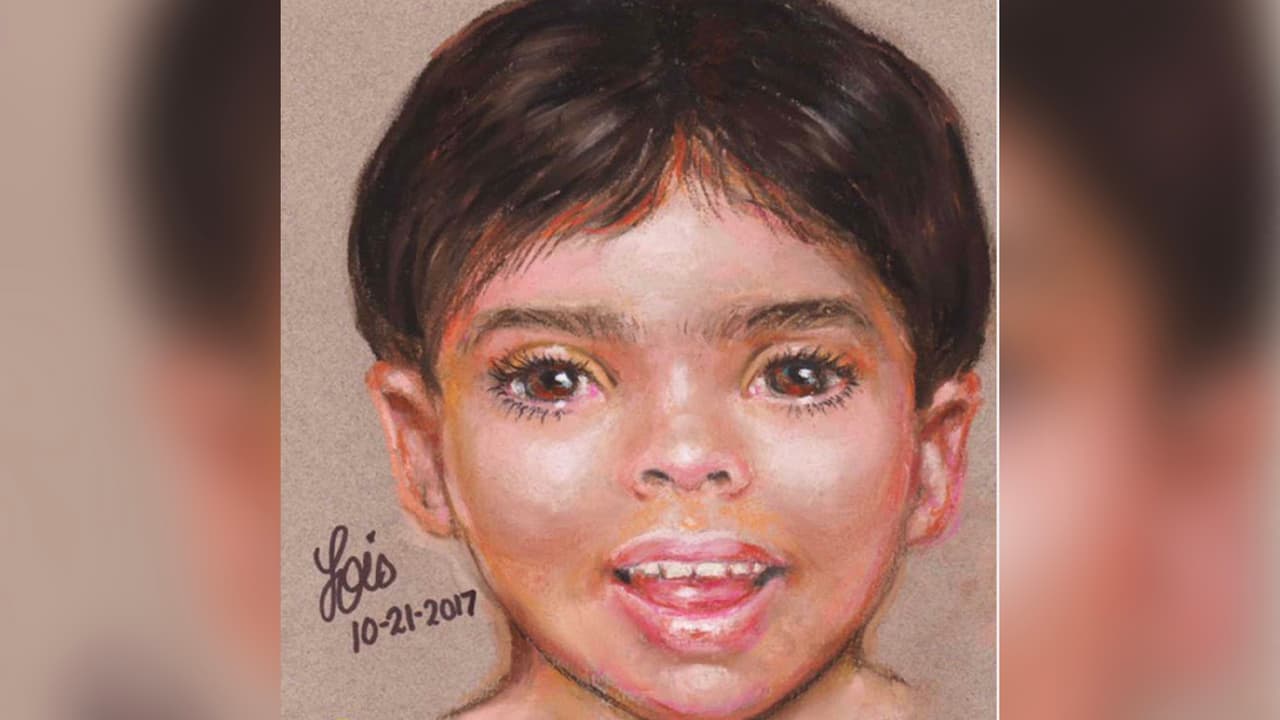 20 de octubre de 2017. Las playas de Galveston fueron el escenario de un trágico momento. El cuerpo de un niño fue hallado sin vida alrededor de las 5 p.m. Pasaron los meses y nadie reclamó el cuerpo del pequeño, al que las autoridades le pusieron el 
<a href="https://www.univision.com/noticias/interes-humano/sigue-sin-resolver-el-misterio-del-pequeno-jacob-el-nino-hallado-muerto-en-una-playa-de-texas" target="_blank">"Pequeño Jacob"</a> para identificar el caso. La Policía de Galveston publicó la foto del niño cuando fue encontrado para llamar la atención de la comunidad y que se esclareciera su muerte. La autopsia reveló que el menor murió antes de ser arrojado a la playa. Pudo haber sufrido de maltrato físico por las lesiones que tenía en su cuerpo. Luego que pasaron ocho meses, autoridades pudieron identificarlo como 
<a href="https://www.univision.com/houston/kxln/arrestan-junto-a-su-novia-a-la-madre-del-nino-de-4-anos-hallado-muerto-en-un-playa-hace-ocho-meses-video"><b>Jayden Alexander López</b></a>, de 4 años, y la madre Rebecca Suzanne Rivera, junto a su novia, Dania Amezquita Gómez, fueron arrestadas acusadas de la muerte del "Pequeño Jacob".