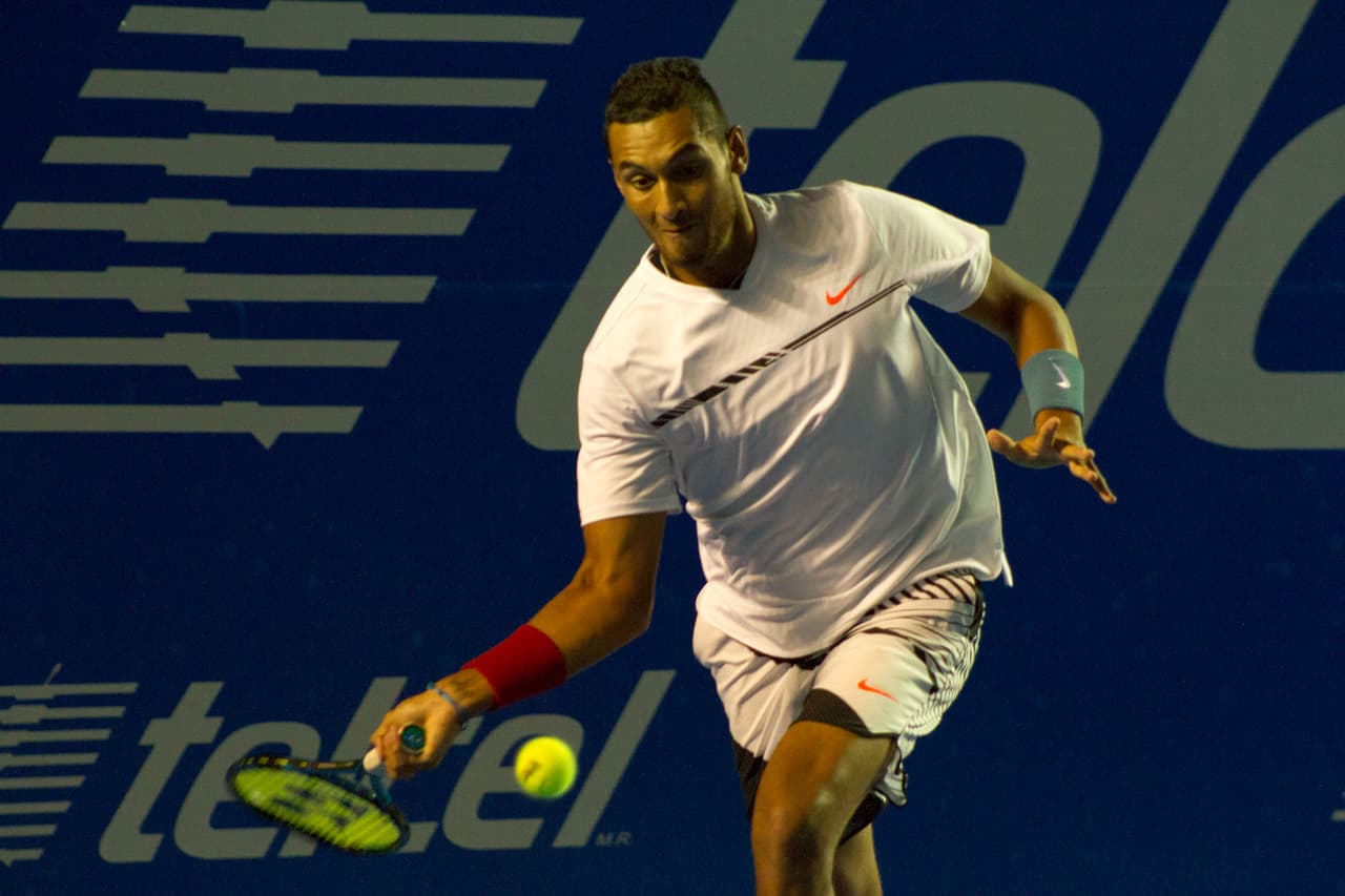 Nick Kyrgios eliminó al favorito del Abierto Mexicano, el serbio Novak Djokovic, número dos en la siembra de la ATP. El australiano dio una demostración de potencia y precisión con su saque que se tradujo en 25 aces para acceder a las Semifinales.