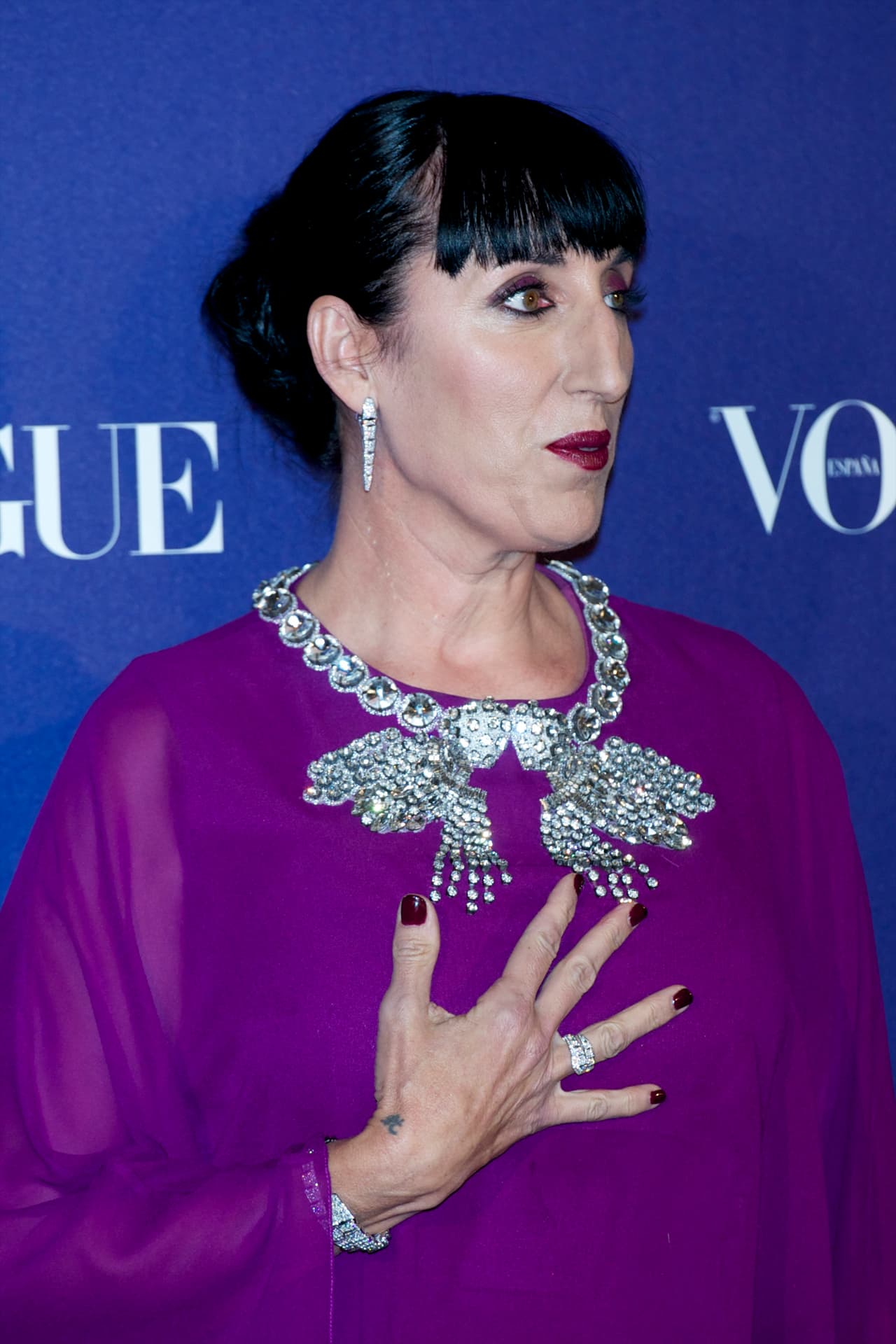 "En épocas de crisis necesitamos eso. Ese mundo de sueños. Necesitamos soñar, evadirnos." dijo la actriz a la publicación, en relación a la importancia de la moda.