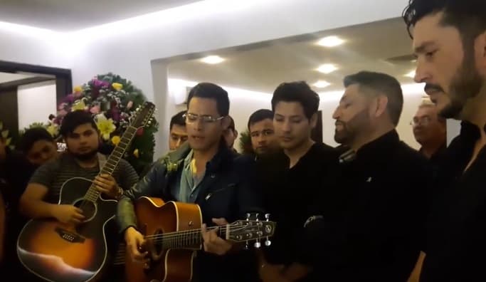 Músicos y amigos de Marytoña Acosta como Pancho Barraza, Luis Ángel Franco y Roberto Jr., entre otros, la despidieron con sus canciones favoritas.