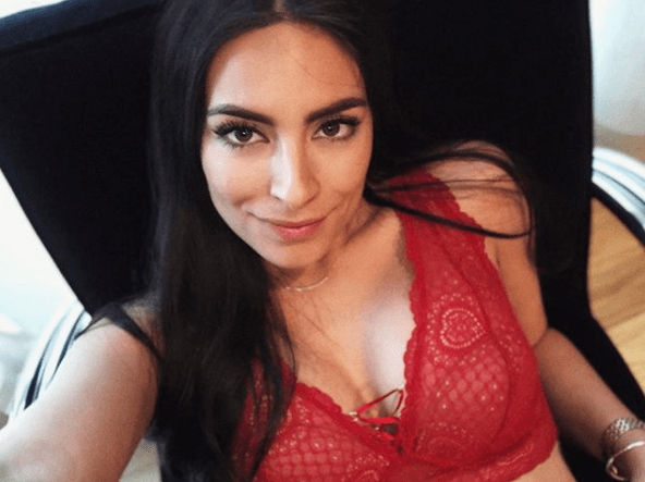 "Llegó la Navidad. Adiós para siempre 2017. Hola 2018. ¿Qué será lo que me trae Santa?", escribió Contreras en su.