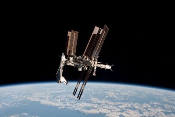 El satélite soviético Kosmos-1484, que fue lanzado en 1983 para explorar los recursos naturales de nuestro planeta, colisionará contra la Tierra aproximadamente el 29 de enero. Lo más probable es que el aparato se desintegre casi en su totalidad al entrar en contacto con la atmósfera terrestre, según informan hoy las agencias rusas, que citan fuentes espaciales estadounidenses. Ver toda la información