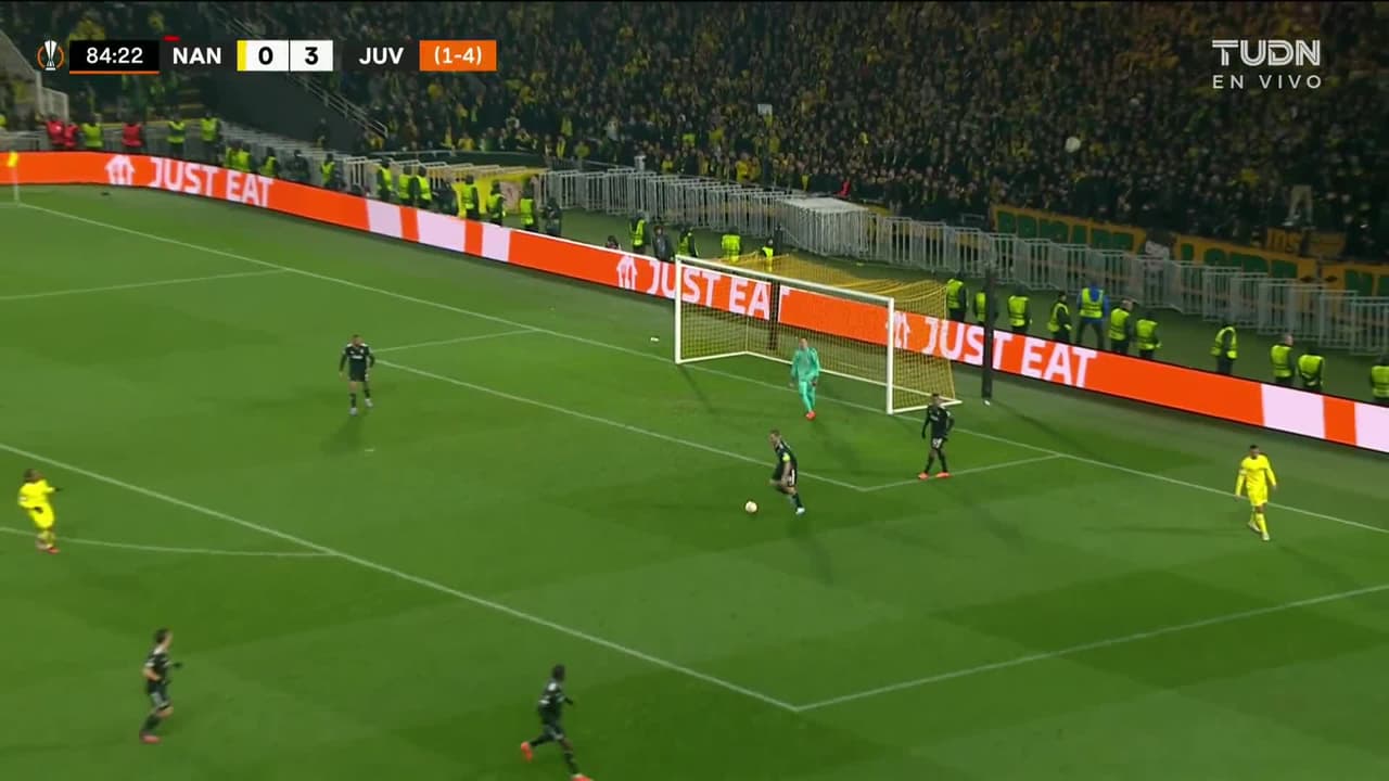 ¡TIRO ATAJADO! disparo por Mostafa Mohamed.