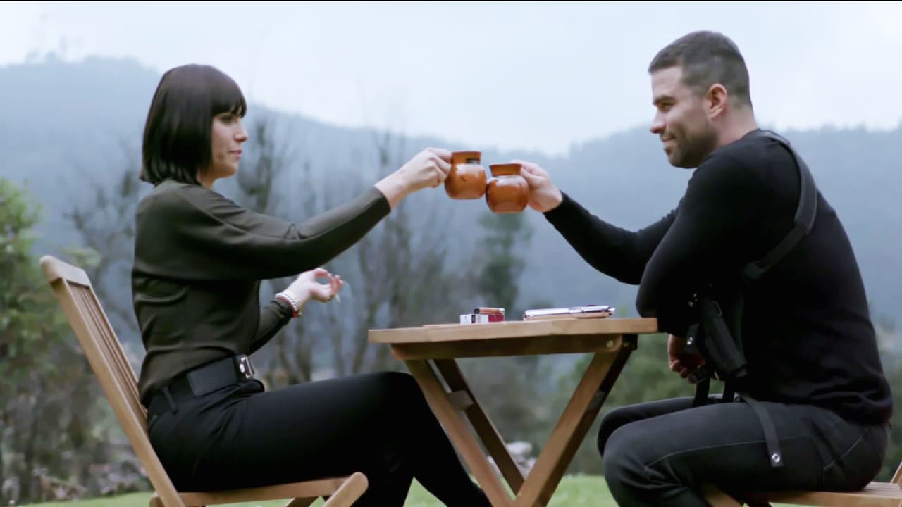 Zulima y Óscar comenzaron un plan para alejarla John y le dijeron que ella trabaja para la DEA.