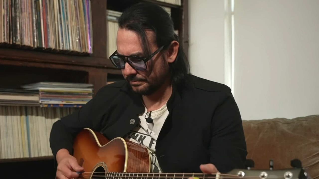 Entre pinceles y acordes: así es la casa de Beto Cuevas en Los Ángeles