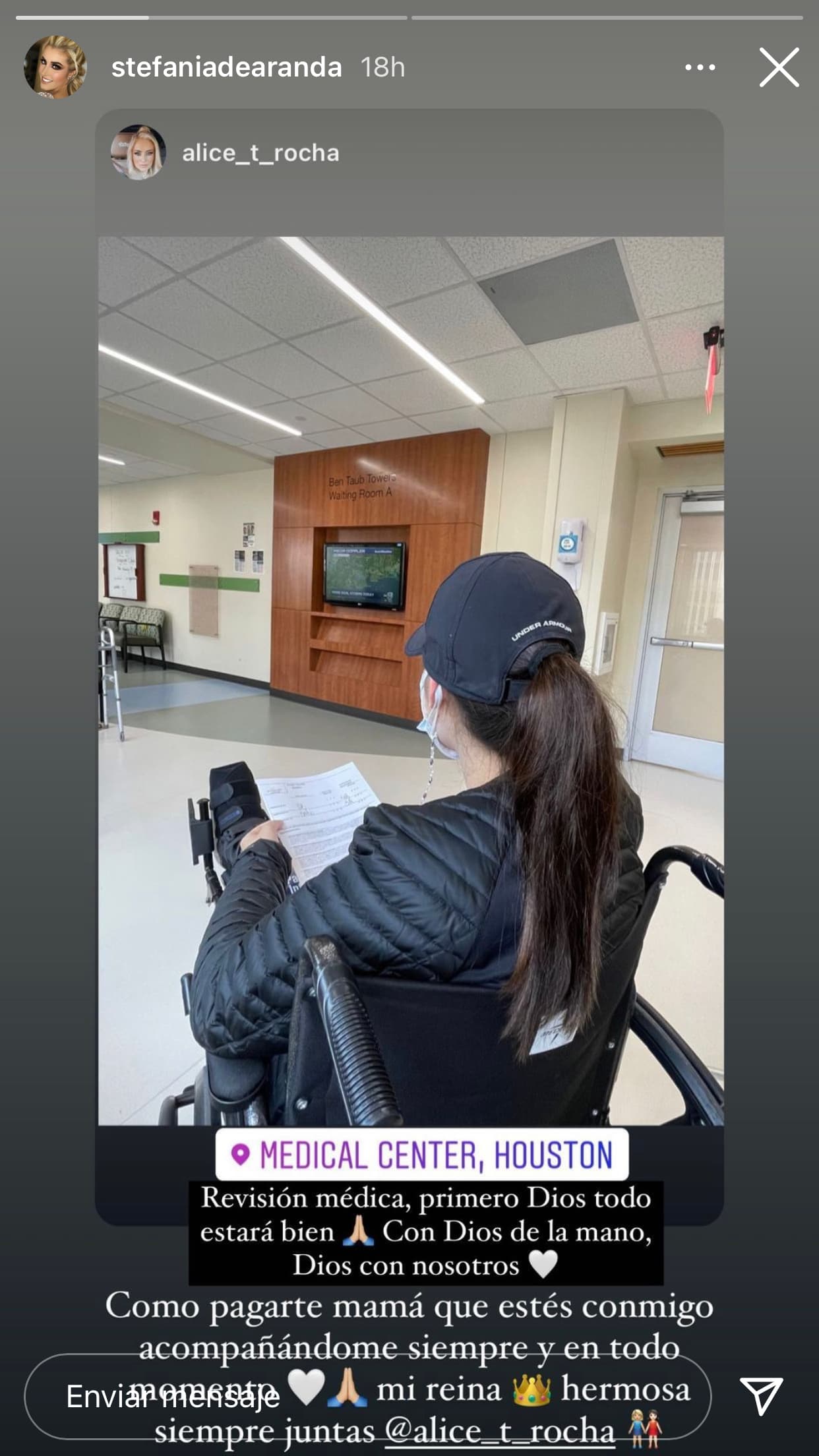 La tarde del miércoles 14, ella publicó esta imagen en su cuenta de Instagram acudiendo a una revisión médica en Houston. 
<br>