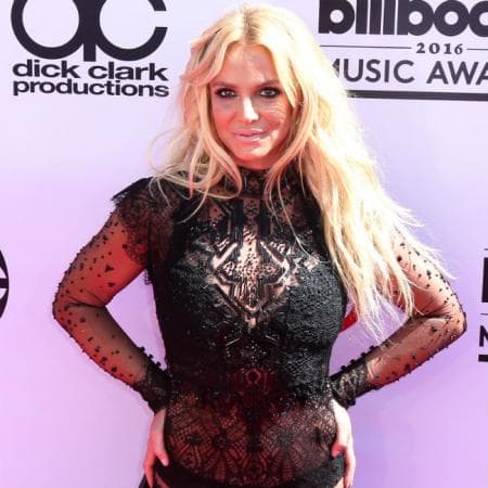 “Nos han dicho que se han hecho amenazas de muerte a casi todos los involucrados en la tutela de Britney [...] muchos de los cuales se han tomado en serio”, asevera TMZ.