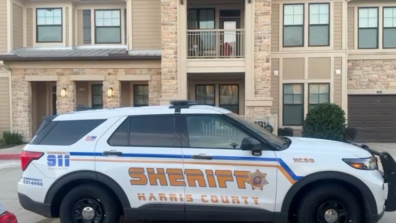 Madre hispana encuentra a su hijo de 12 años sin vida sentado en una silla de la casa en Katy, Texas