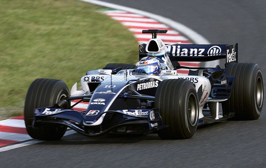 Tras convertirse en el 
<b>primer campeón de la GP2</b>, categoría telonera de la 
<b>Fórmula 1, hizo su debut</b> en la máxima el 
<b>12 de marzo de 2006</b>, en el Gran Premio de 
<b>Bahrein</b>, con el 
<b>Williams FW28</b> número 10, motorizado por un 
<b>Cosworth V8 de 2.4 litros</b>. Esa tarde fue séptimo, sumando sus primeros dos puntos.