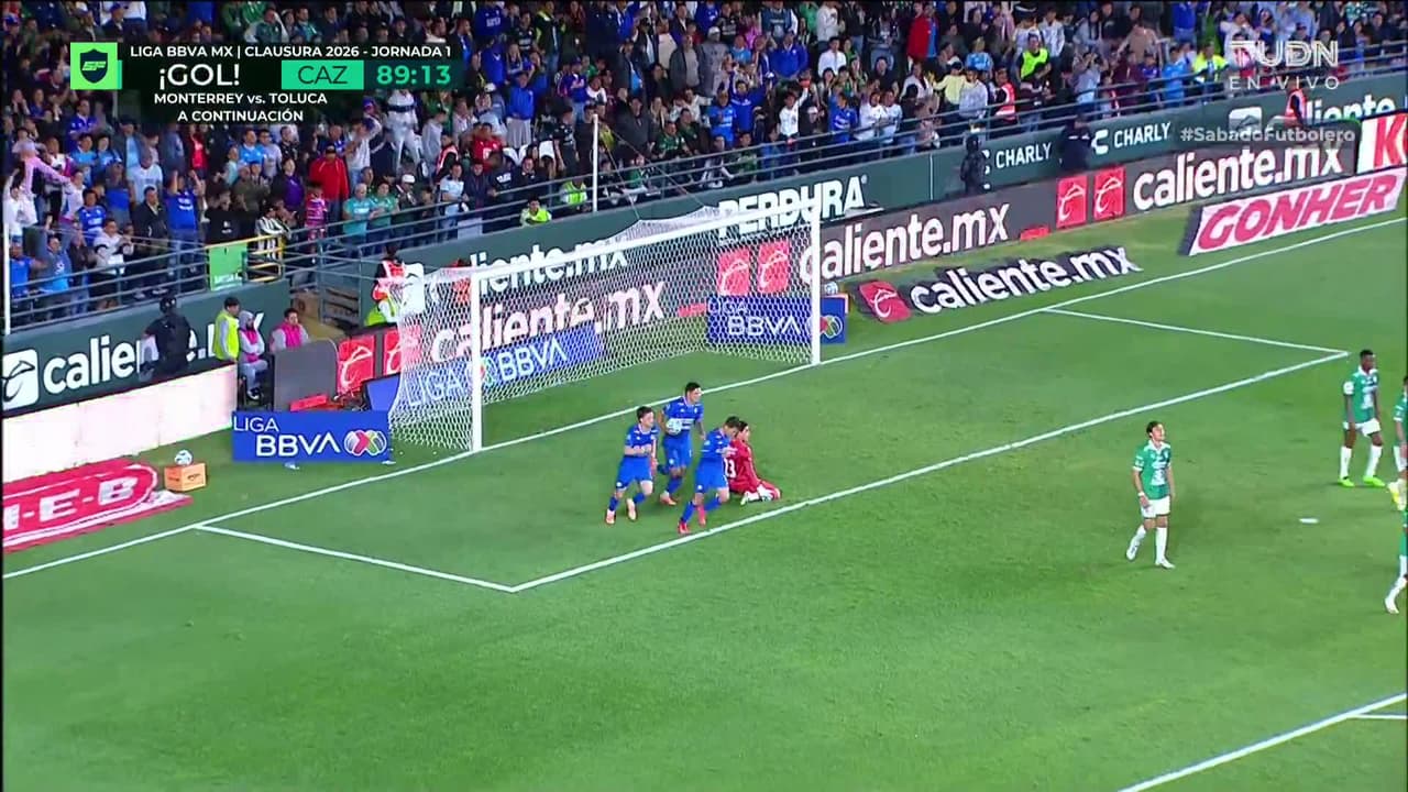 ¡GOL!  anota para Cruz Azul. Agustín Palavecino