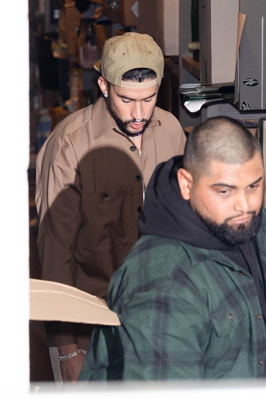 La cita habría durado alrededor de dos horas. El intérprete de 'Titi me preguntó' abandonó el sitio a las 11:00 pm.