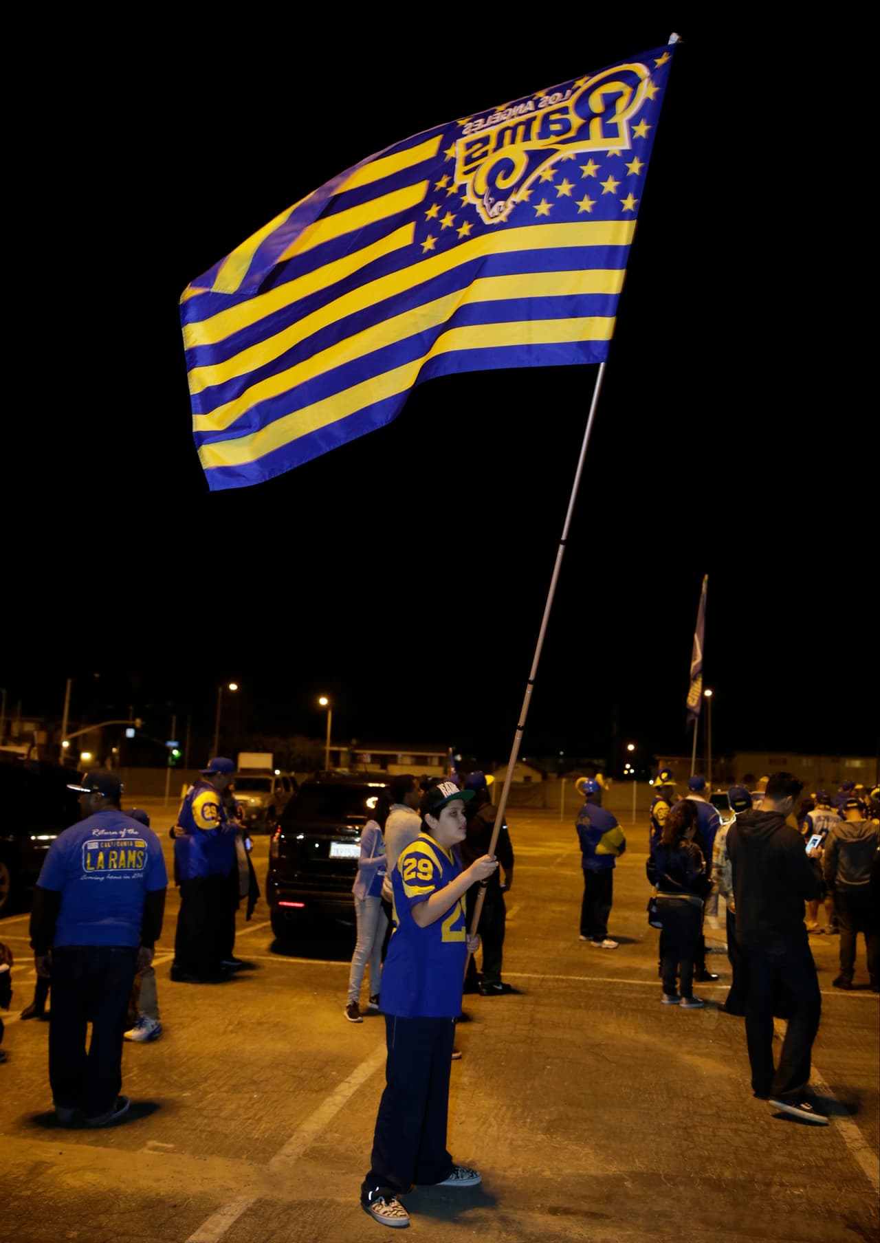 El júbilo de desató alrededor de la ciudad de Los Angeles con la noticia del regreso tras 21 años de ausencia de la NFL con los Rams, aquí las fotos más emotivas de la gran celebración.