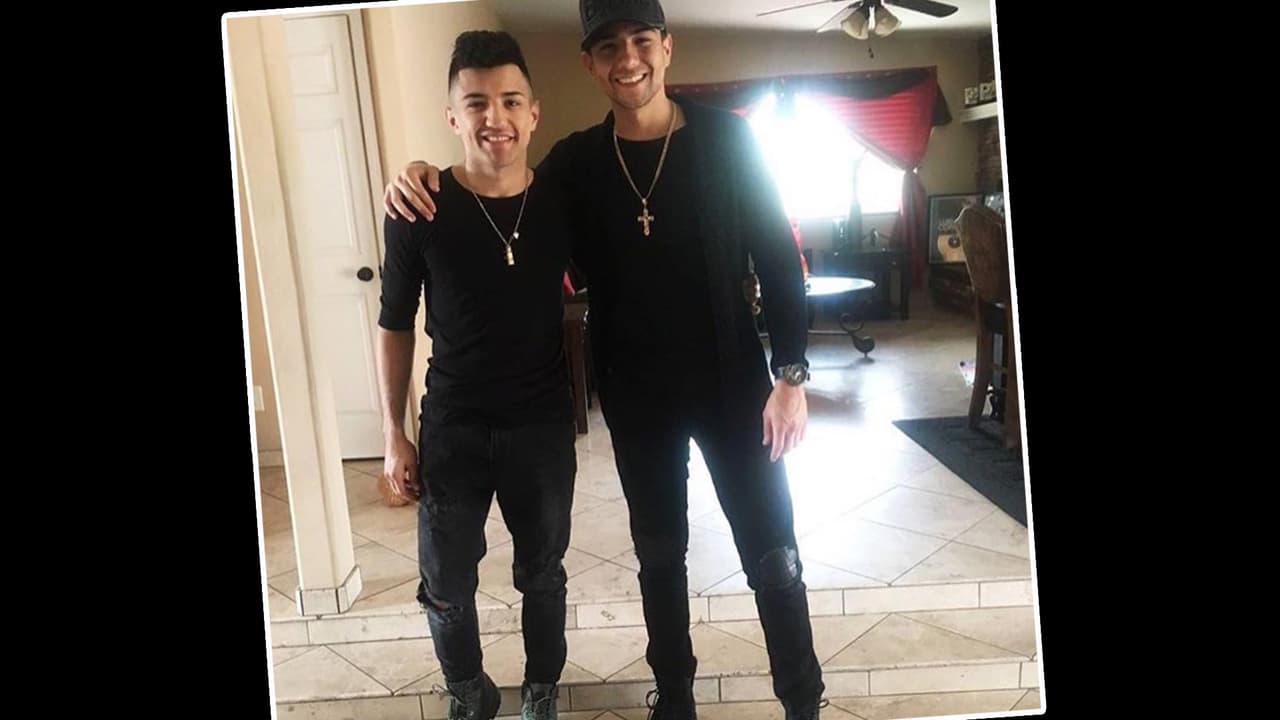 El capitán de Va Por Ti vive orgulloso de sus hermanos, Bebe y Mireya Coronel, quienes también cuentan con miles de seguidores en las redes sociales. Bebe canta, baila y modelo y Mireya tiene una boutique de moda . No hay duda de que los hermanos Coronel están de moda.