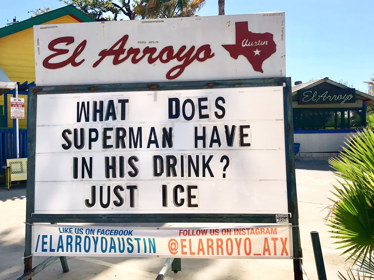 Los juguetones mensajes o bromas hacen referencia a la cotidianidad, el gusto por la comida y/o hechos actuales de cultura pop, política, deportes, conmemoraciones, naturaleza y hasta el clima.