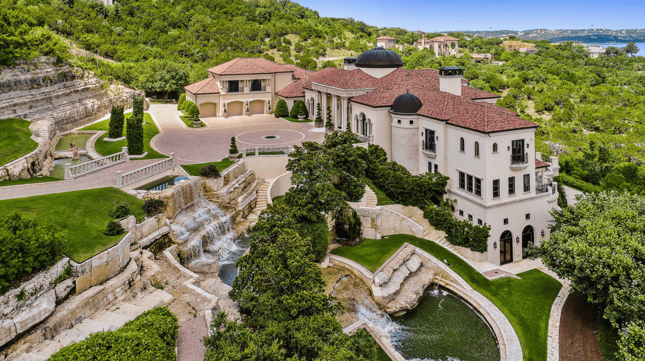 Según los agentes inmobilarios Michele Dolch and Gary Dolch en su portal LakeTravisInc.com, "no hay otra casa de lujo como esta en el área”.