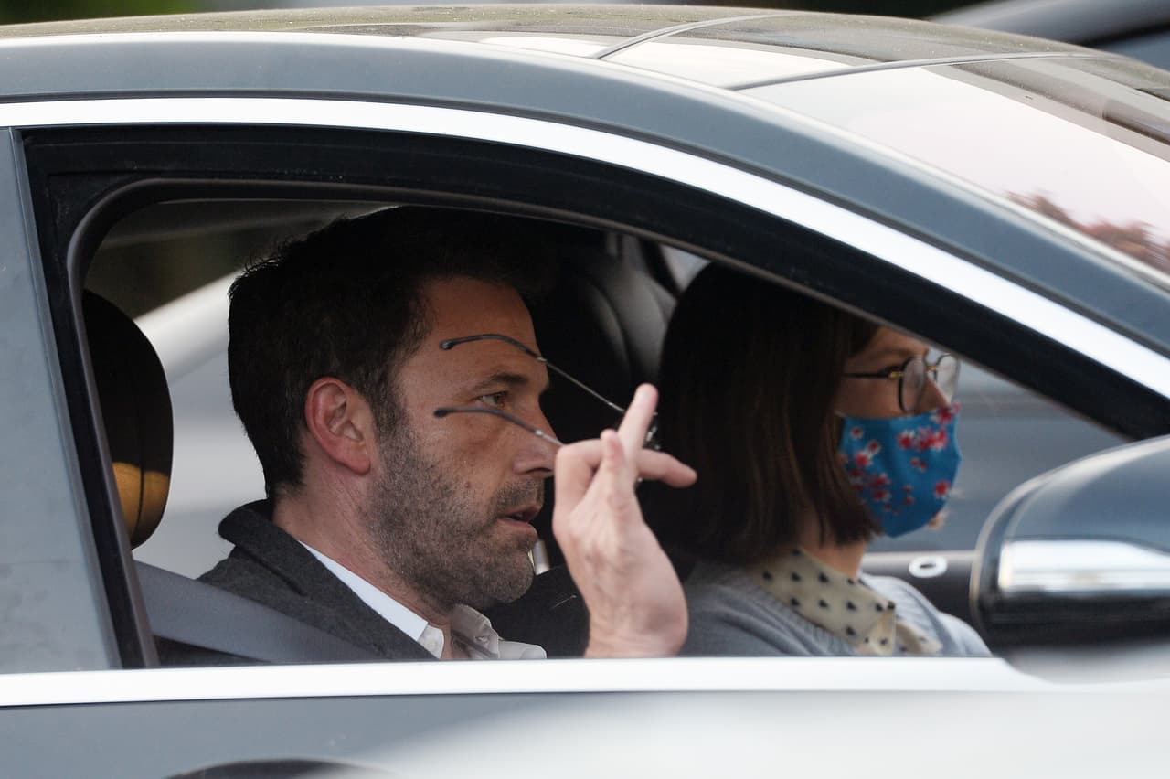 <b><a href="https://www.univision.com/famosos/jlo-ben-affleck-seraphina-affleck-hija-fotos" target="_blank">El tierno beso paternal </a></b>ocurrió después de que la chica se estacionó con éxito. 
<br>