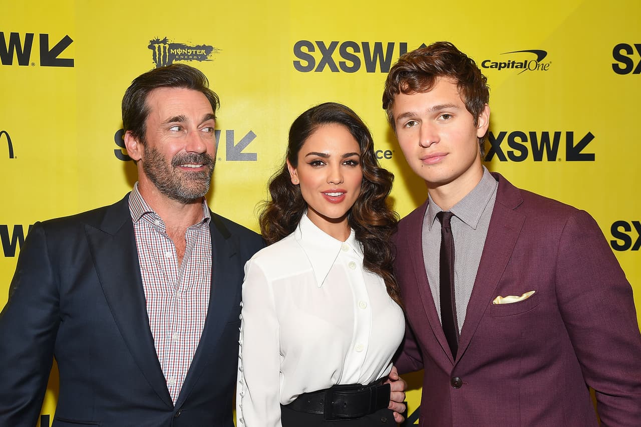 En ella, la actriz comparte crédito con Jon Hamm y Ansel Engort.