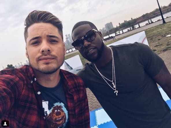 William Valdes: "#Selfie con @kevinhart4real funniest guy in town". (Junio 23, 2016)