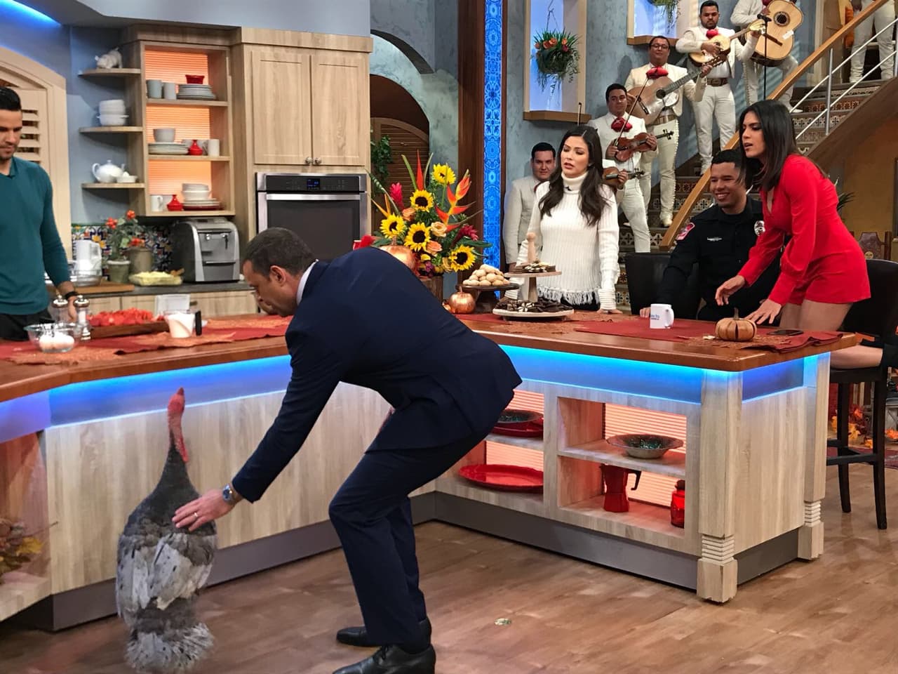 Alan Tacher llegó a saludarlo, pero César se puso un poquito nervioso.