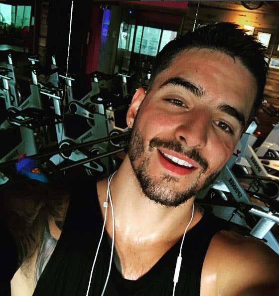 Aunque sea viernes por la noche, hay que mantener el cuerpo activo, nos advierte el famoso.