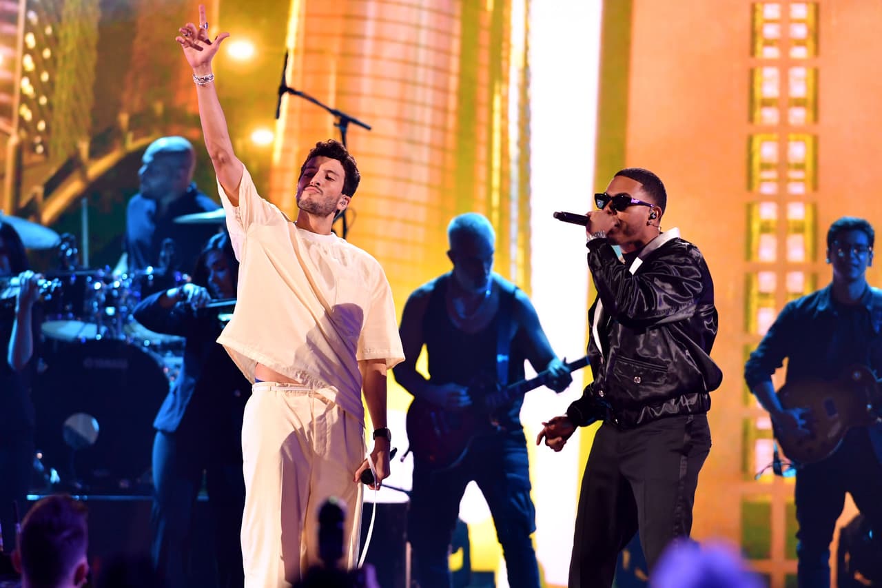 Los cantantes interpretaron su éxito
<b><a href="https://www.univision.com/shows/premios-juventud/sebastian-yatra-y-myke-towers-abren-premios-juventud-con-pareja-del-ano-video" target="_blank">'Pareja del Año'</a></b> con todo el talento y energía que los caracteriza.