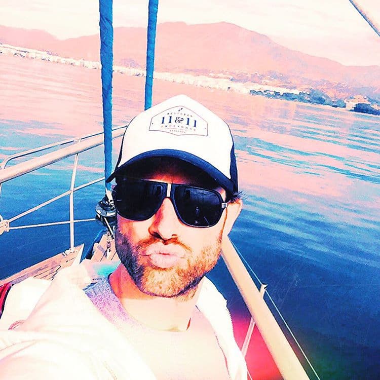 En Tres Veces Ana nos ha cautivado como Marcelo y Santiago, un hombre atormentado por su pasado que poco a poco está encontrando respuesta a tantas incógnitas.