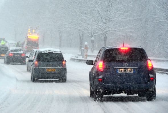 Uno de los consejos más importantes de los expertos es que para aprender a manejar un automóvil una vez que empieces a dominarlo es ir cambiando de carreteras y de zonas; de esta manera no tendrás miedo a imprevistos.
