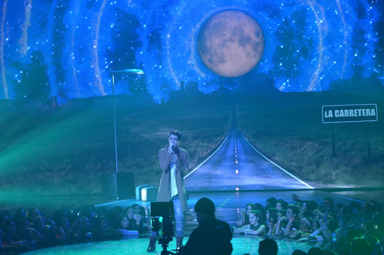 Abdiel Larralde puso el ritmo de bachata con la canción "La carretera", de Prince Royce.